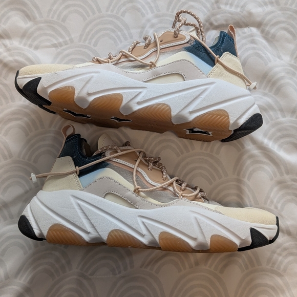 ASH Sneakers - Picture 7 of 8